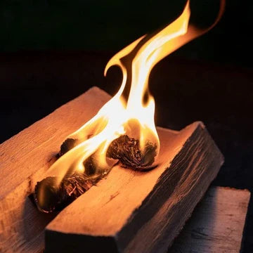 BRENNHOLZ FÜR KAMINE Eiche – Palette 1 MP (≈ 800 KG)